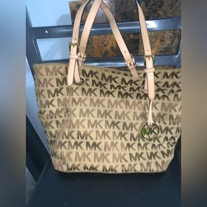 Michael Kors Jet Set Tote